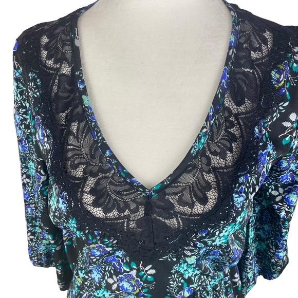 Charlotte Russe Floral V Neck Dress Lace Detail Size Small - Picture 3 of 16